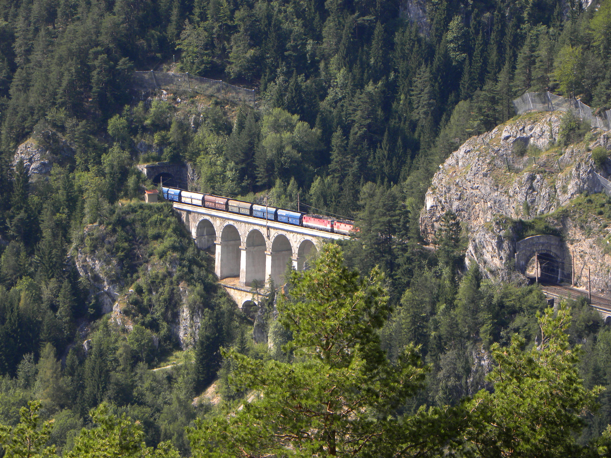 Semmeringbahn, Breitenstein (Photo license: CC-BY-SA 3.0)